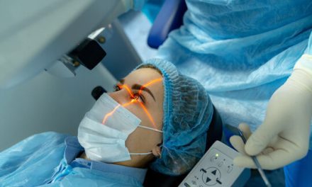Pros and Cons of LASIK Surgery