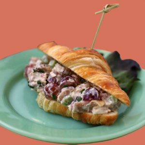 smoked chicken salad sandwich, smoked chicken, deli sandwich, easy lunch, high protein, meal prep, picnic food, creamy dressing, Greek yogurt, Dijon mustard, lemon zest, dill pickle relish, celery crunch, red onion, fresh dill, parsley, smoked paprika, sourdough, brioche, multigrain bread, lettuce, arugula, tomato slices, moisture barrier, lunchbox friendly, make ahead, no cook, quick recipe, balanced flavors, texture contrast, classic sides, kettle chips, arugula salad, tomato soup, sweet potato wedges, pickled onions, pepperoncini, party platter, café style, portable meal, weeknight dinner, family favorite, pantry staples, crowd pleaser, tangy and smoky, creamy yet light, sandwich ideas